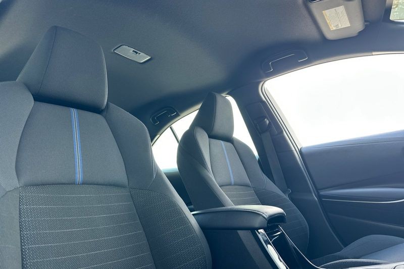 Toyota Corolla Vehicle Full-screen Gallery Image 16