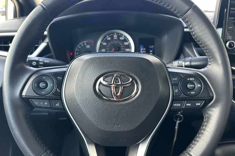 Toyota Corolla Vehicle Full-screen Gallery Image 21