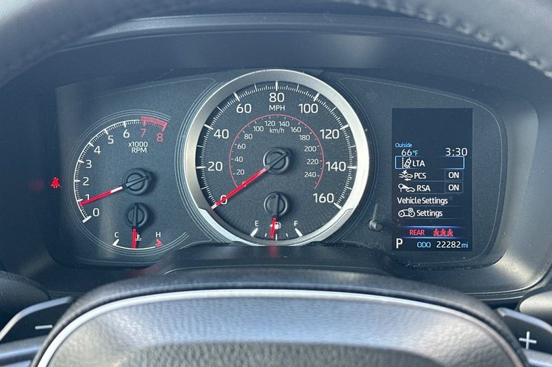 Toyota Corolla Vehicle Full-screen Gallery Image 22