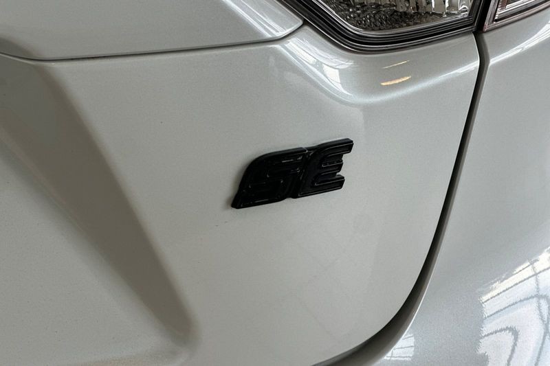 Toyota Corolla Vehicle Full-screen Gallery Image 25