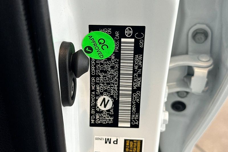 Toyota Corolla Vehicle Full-screen Gallery Image 27