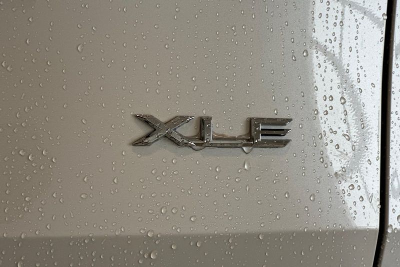 Toyota Grand Highlander Hybrid Vehicle Full-screen Gallery Image 07
