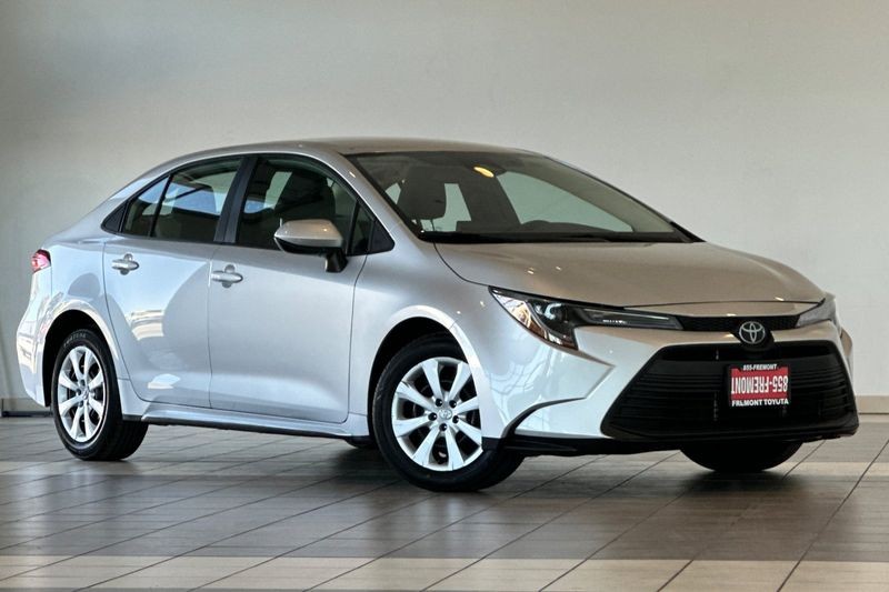Toyota Corolla Vehicle Full-screen Gallery Image 02