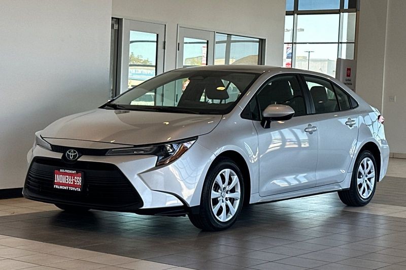 Toyota Corolla Vehicle Full-screen Gallery Image 08