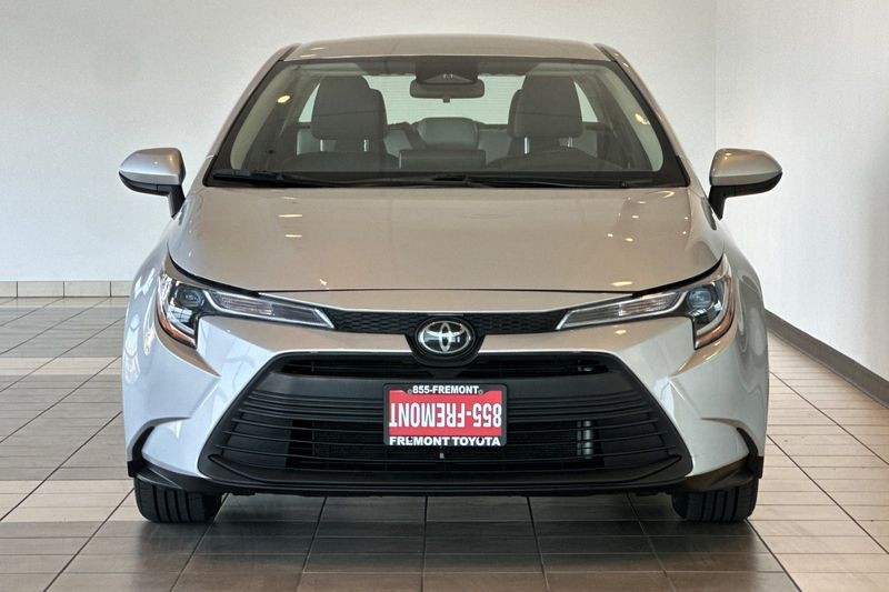 Toyota Corolla Vehicle Full-screen Gallery Image 09