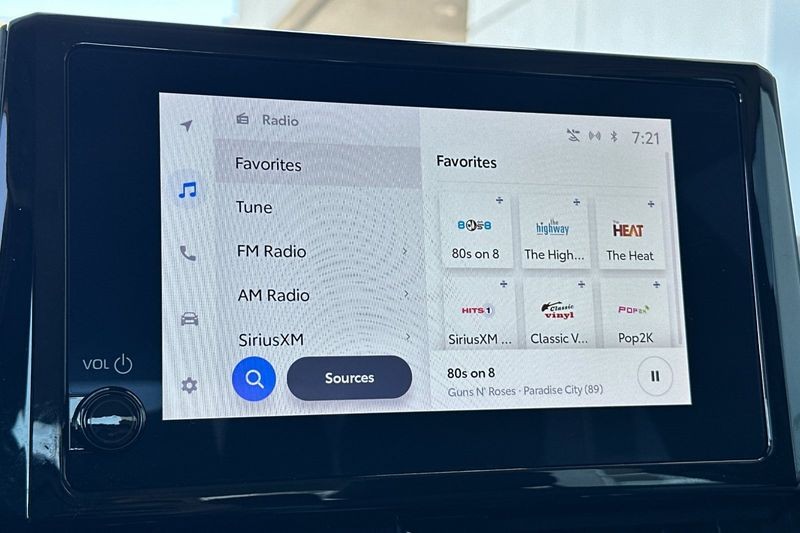 Toyota Corolla Vehicle Full-screen Gallery Image 17