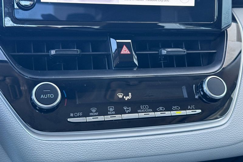 Toyota Corolla Vehicle Full-screen Gallery Image 20