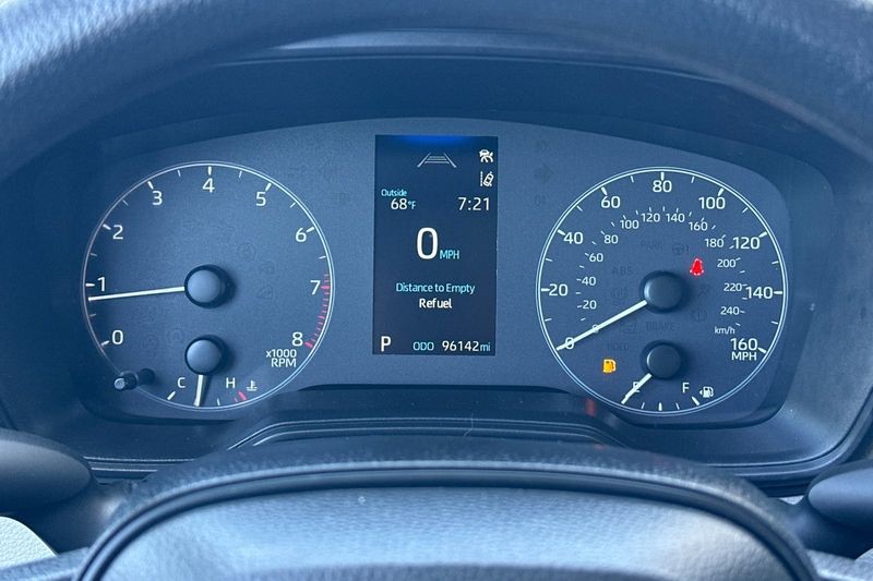 Toyota Corolla Vehicle Full-screen Gallery Image 23