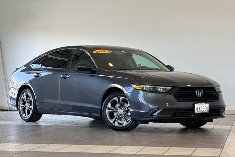 Honda Accord Sedan Vehicle Full-screen Gallery Image 02
