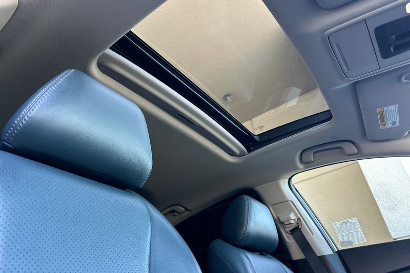 Honda Accord Sedan Vehicle Full-screen Gallery Image 16
