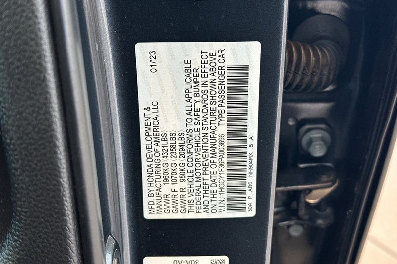 Honda Accord Sedan Vehicle Full-screen Gallery Image 27