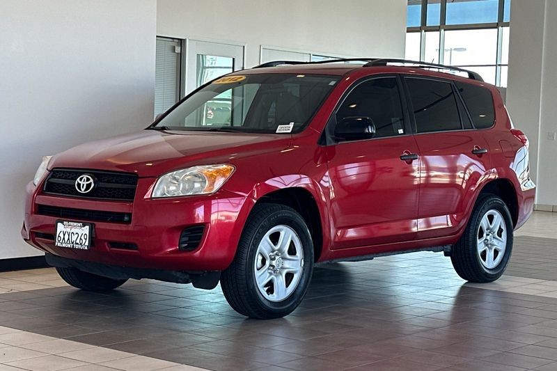 Toyota RAV4 Vehicle Full-screen Gallery Image 08