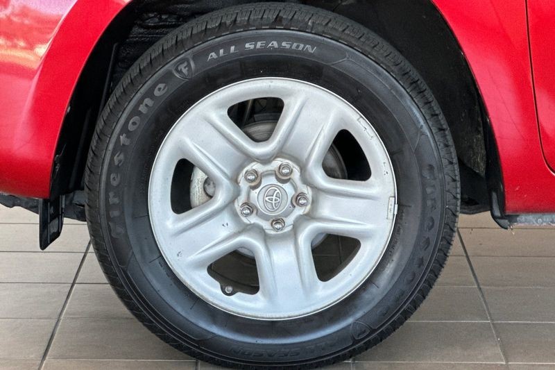 Toyota RAV4 Vehicle Full-screen Gallery Image 24