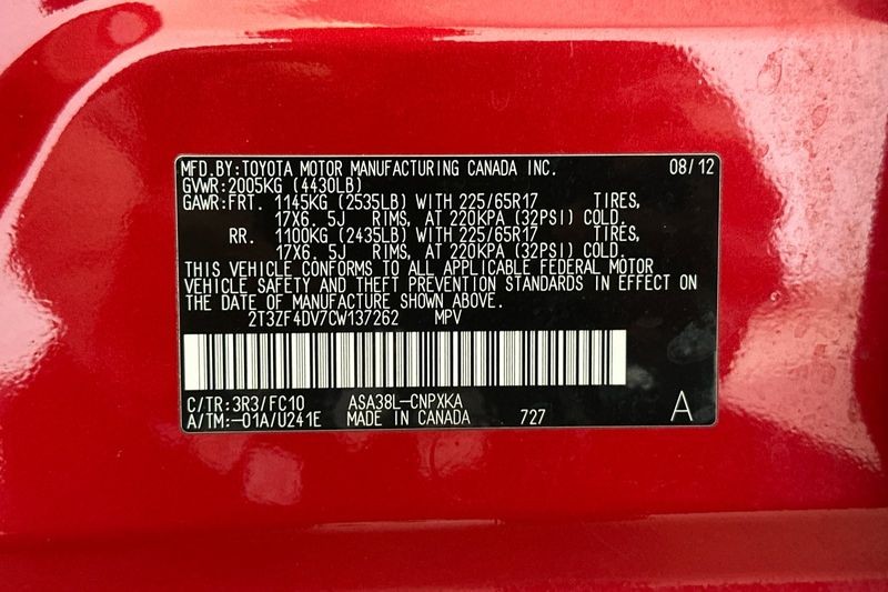 Toyota RAV4 Vehicle Full-screen Gallery Image 25