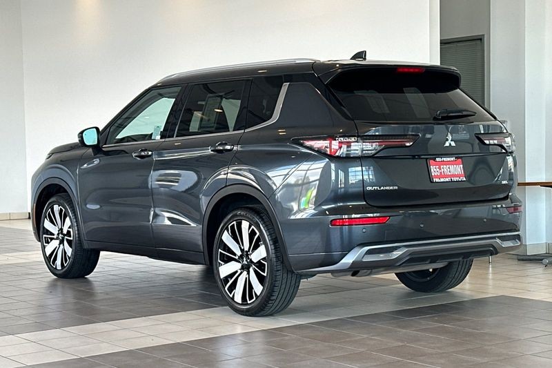 Mitsubishi Outlander Vehicle Full-screen Gallery Image 06