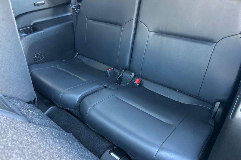 Mitsubishi Outlander Vehicle Full-screen Gallery Image 15