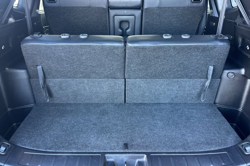 Mitsubishi Outlander Vehicle Full-screen Gallery Image 16