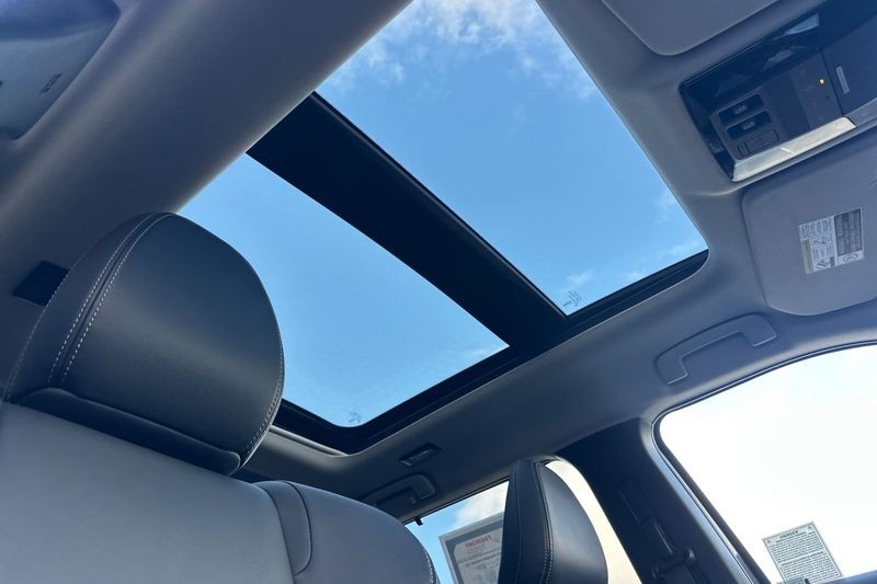 Mitsubishi Outlander Vehicle Full-screen Gallery Image 18