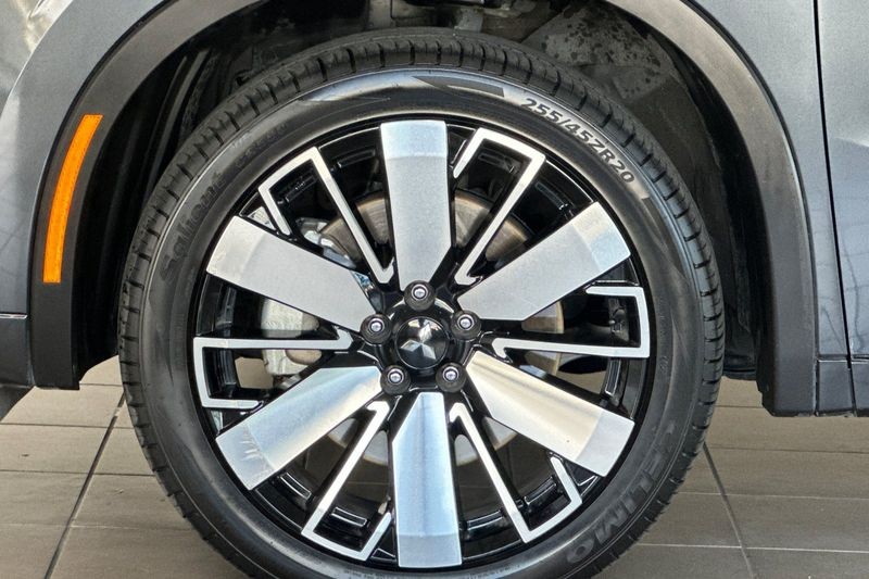 Mitsubishi Outlander Vehicle Full-screen Gallery Image 28