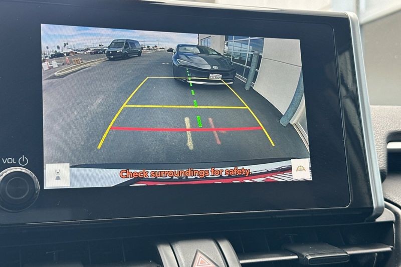 Toyota RAV4 Vehicle Full-screen Gallery Image 20