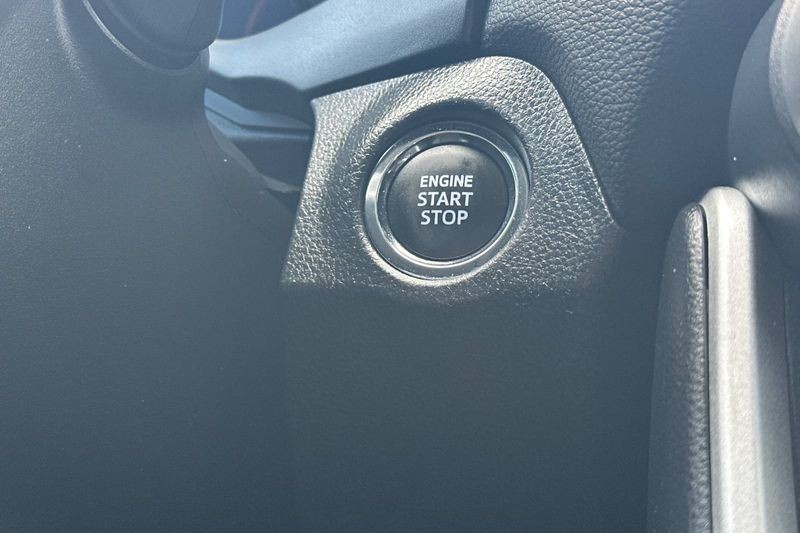 Toyota RAV4 Vehicle Full-screen Gallery Image 23