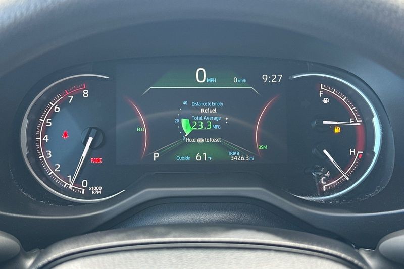 Toyota RAV4 Vehicle Full-screen Gallery Image 25