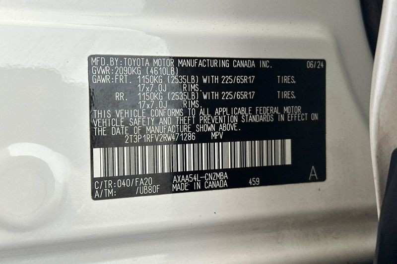 Toyota RAV4 Vehicle Full-screen Gallery Image 30