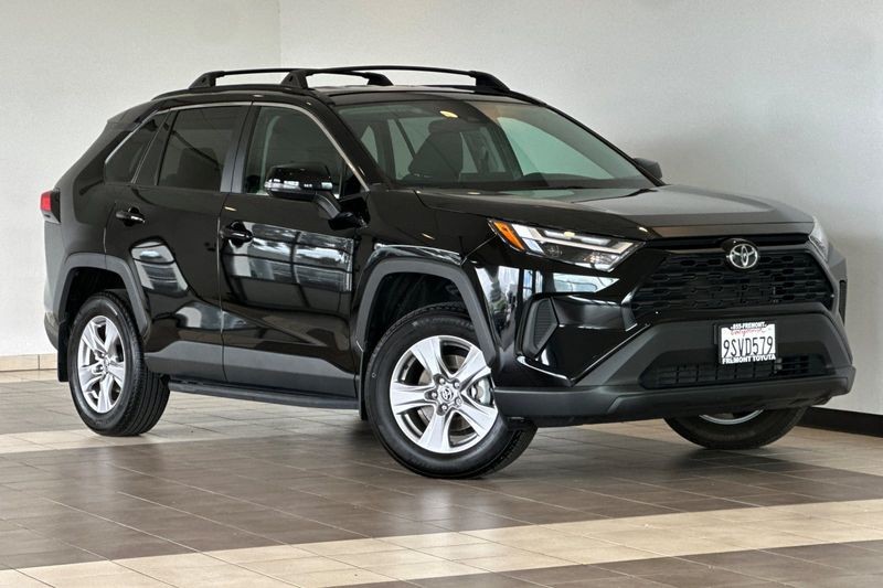 Toyota RAV4 Vehicle Full-screen Gallery Image 02