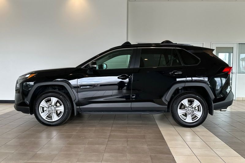 Toyota RAV4 Vehicle Full-screen Gallery Image 07