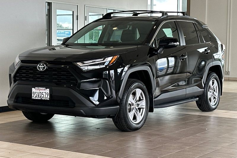 Toyota RAV4 Vehicle Full-screen Gallery Image 08