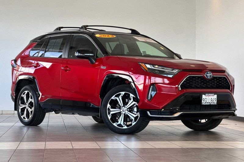 Toyota RAV4 Prime Vehicle Full-screen Gallery Image 02