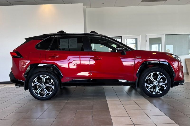 Toyota RAV4 Prime Vehicle Full-screen Gallery Image 03