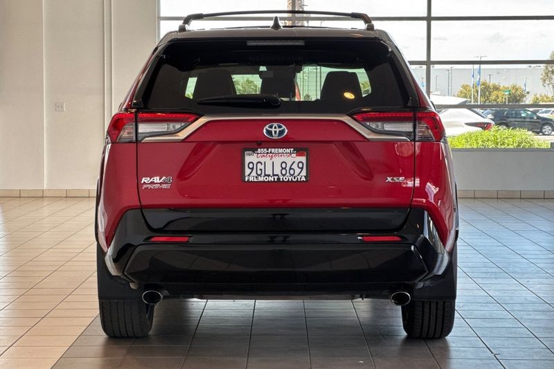 Toyota RAV4 Prime Vehicle Full-screen Gallery Image 05