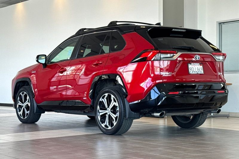 Toyota RAV4 Prime Vehicle Full-screen Gallery Image 06