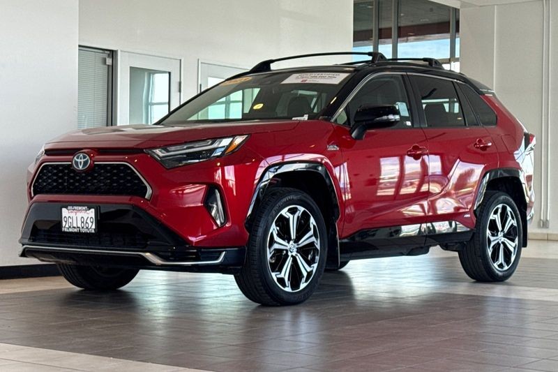 Toyota RAV4 Prime Vehicle Full-screen Gallery Image 08