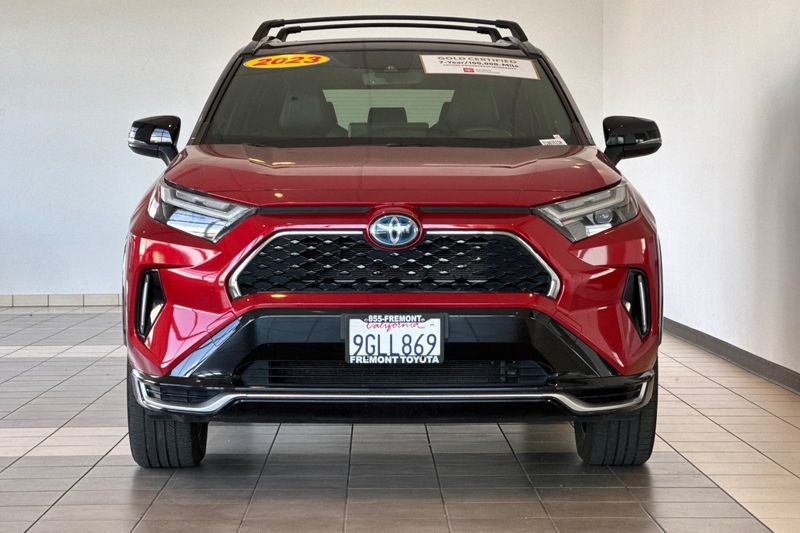 Toyota RAV4 Prime Vehicle Full-screen Gallery Image 09