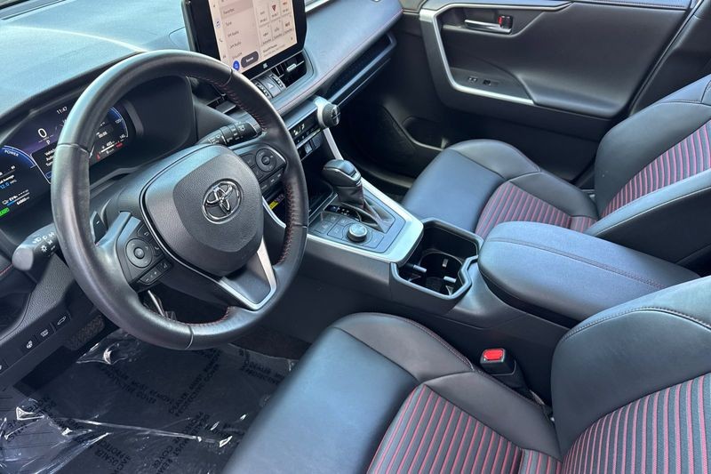 Toyota RAV4 Prime Vehicle Full-screen Gallery Image 10