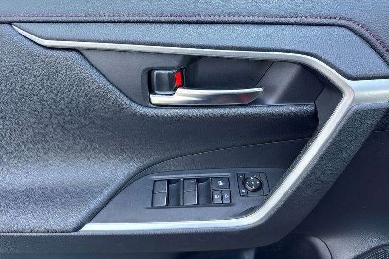 Toyota RAV4 Prime Vehicle Full-screen Gallery Image 11