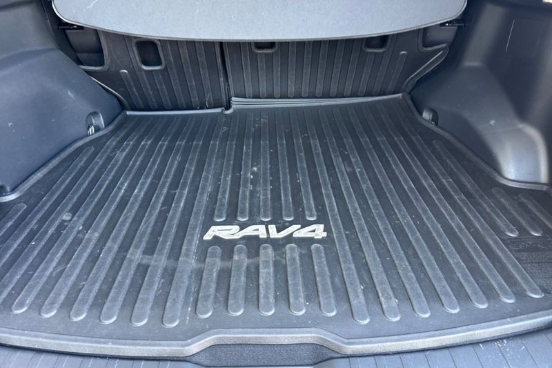 Toyota RAV4 Prime Vehicle Full-screen Gallery Image 15