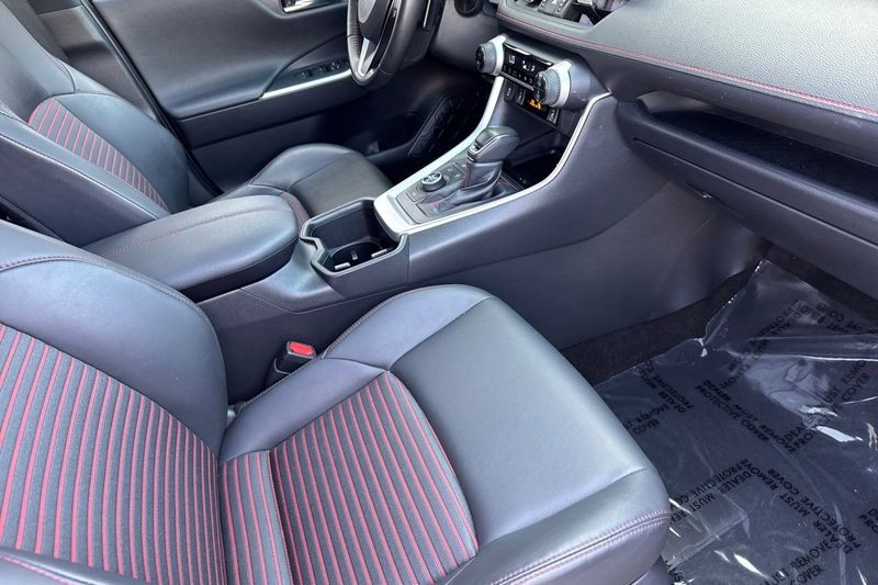 Toyota RAV4 Prime Vehicle Full-screen Gallery Image 16