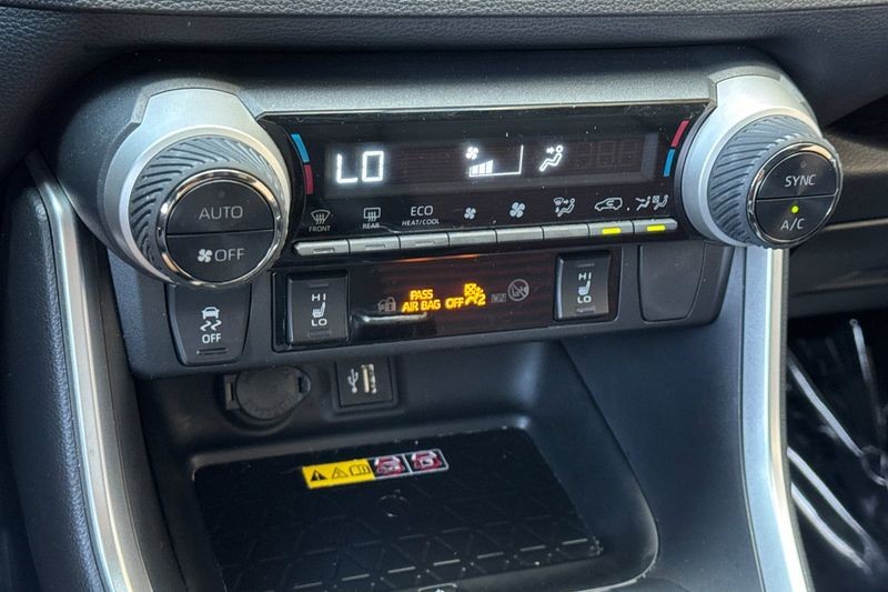 Toyota RAV4 Prime Vehicle Full-screen Gallery Image 20