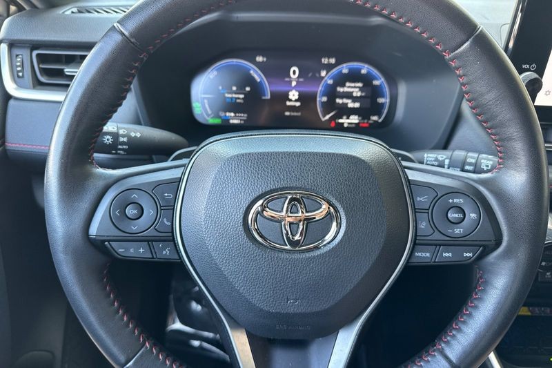 Toyota RAV4 Prime Vehicle Full-screen Gallery Image 23