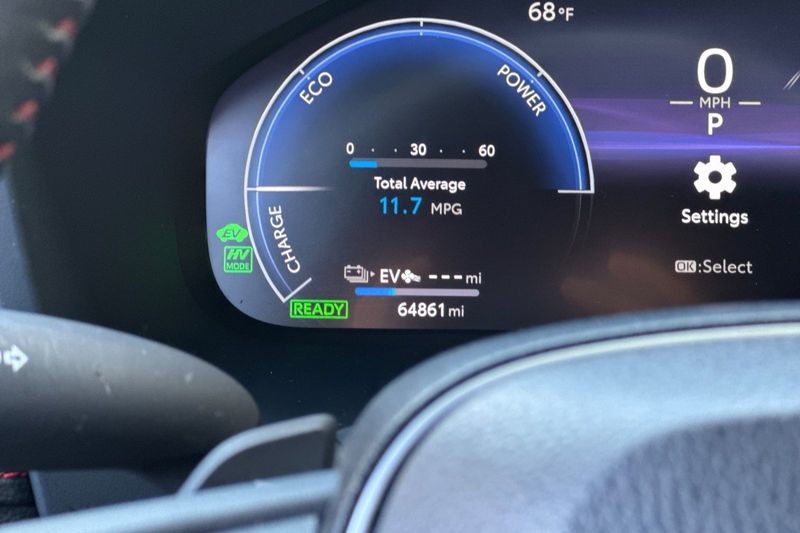 Toyota RAV4 Prime Vehicle Full-screen Gallery Image 25