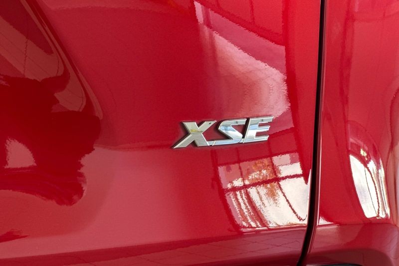 Toyota RAV4 Prime Vehicle Full-screen Gallery Image 27