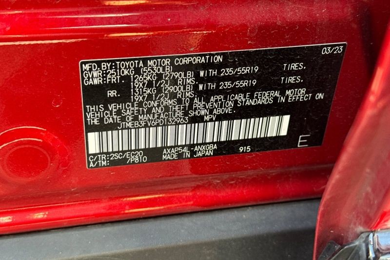 Toyota RAV4 Prime Vehicle Full-screen Gallery Image 29