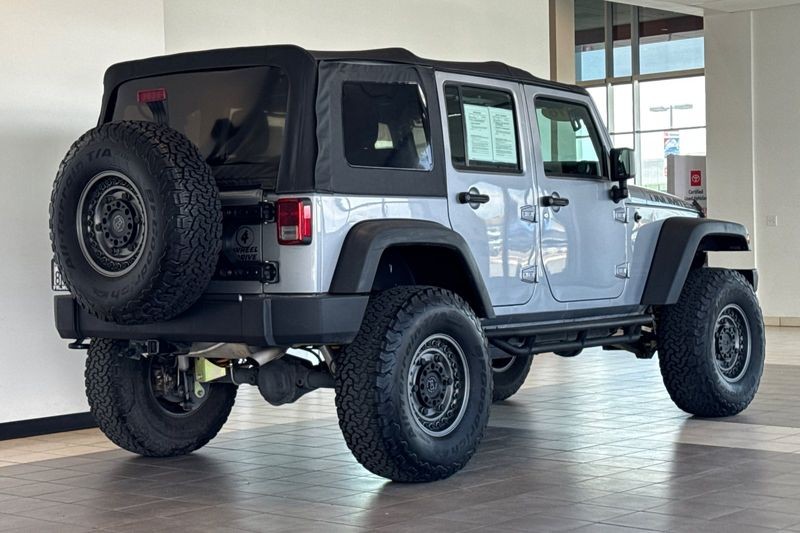 Jeep Wrangler Unlimited Vehicle Full-screen Gallery Image 04