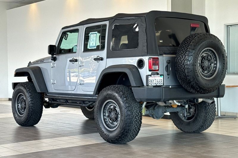 Jeep Wrangler Unlimited Vehicle Full-screen Gallery Image 06
