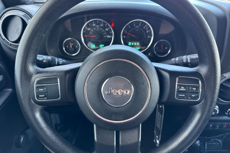 Jeep Wrangler Unlimited Vehicle Full-screen Gallery Image 21