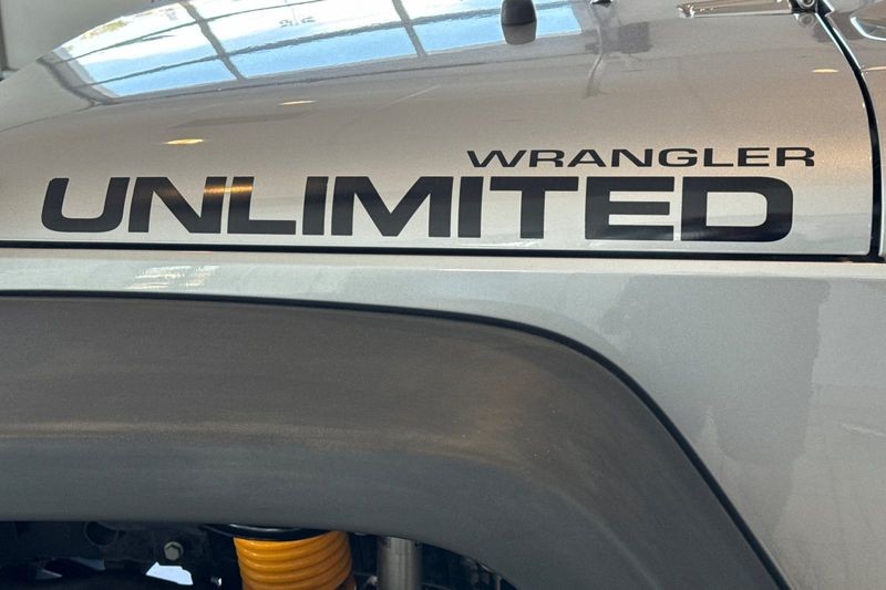 Jeep Wrangler Unlimited Vehicle Full-screen Gallery Image 25