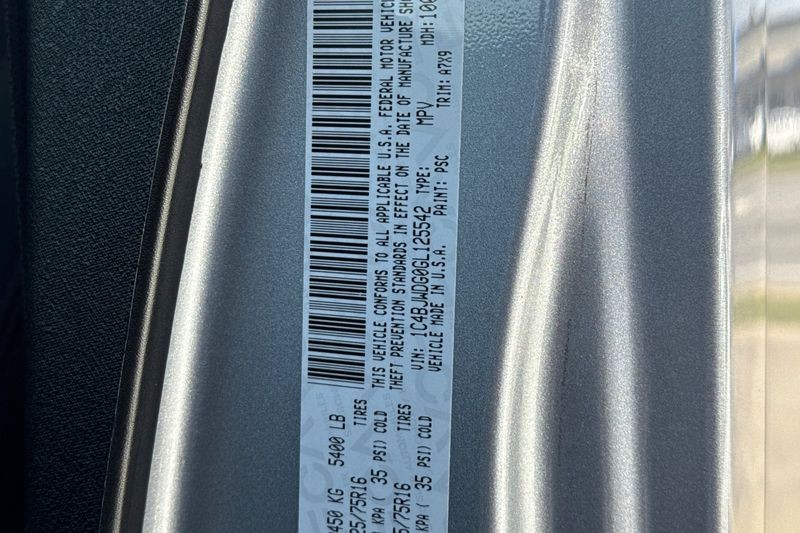 Jeep Wrangler Unlimited Vehicle Full-screen Gallery Image 26